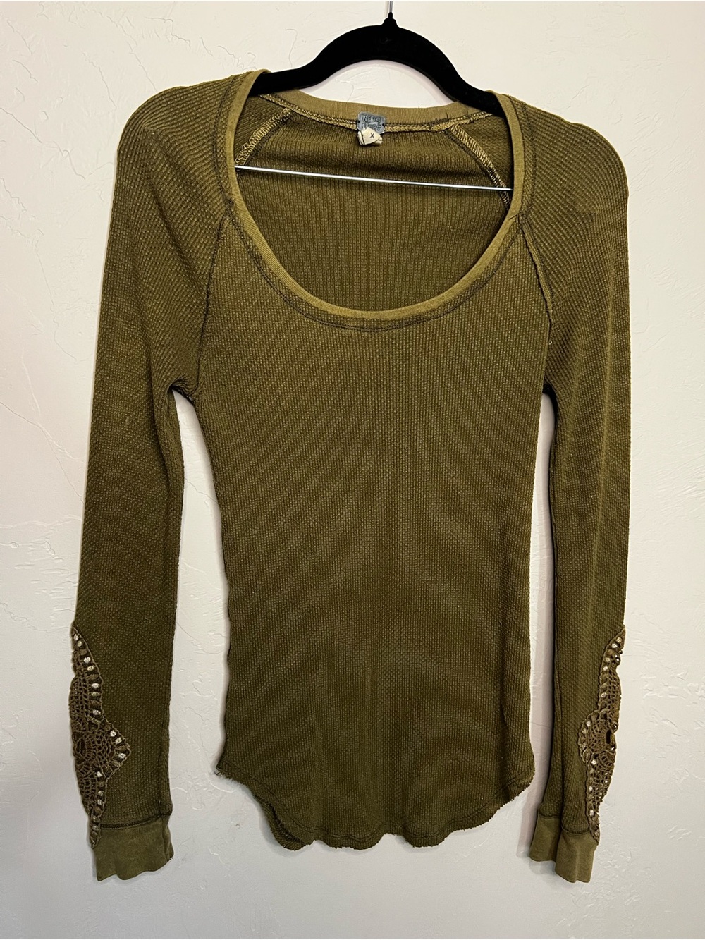 We The Free Free People Synergy Cuff Army Green Thermal Boho Western Crochet - Picture 2 of 8